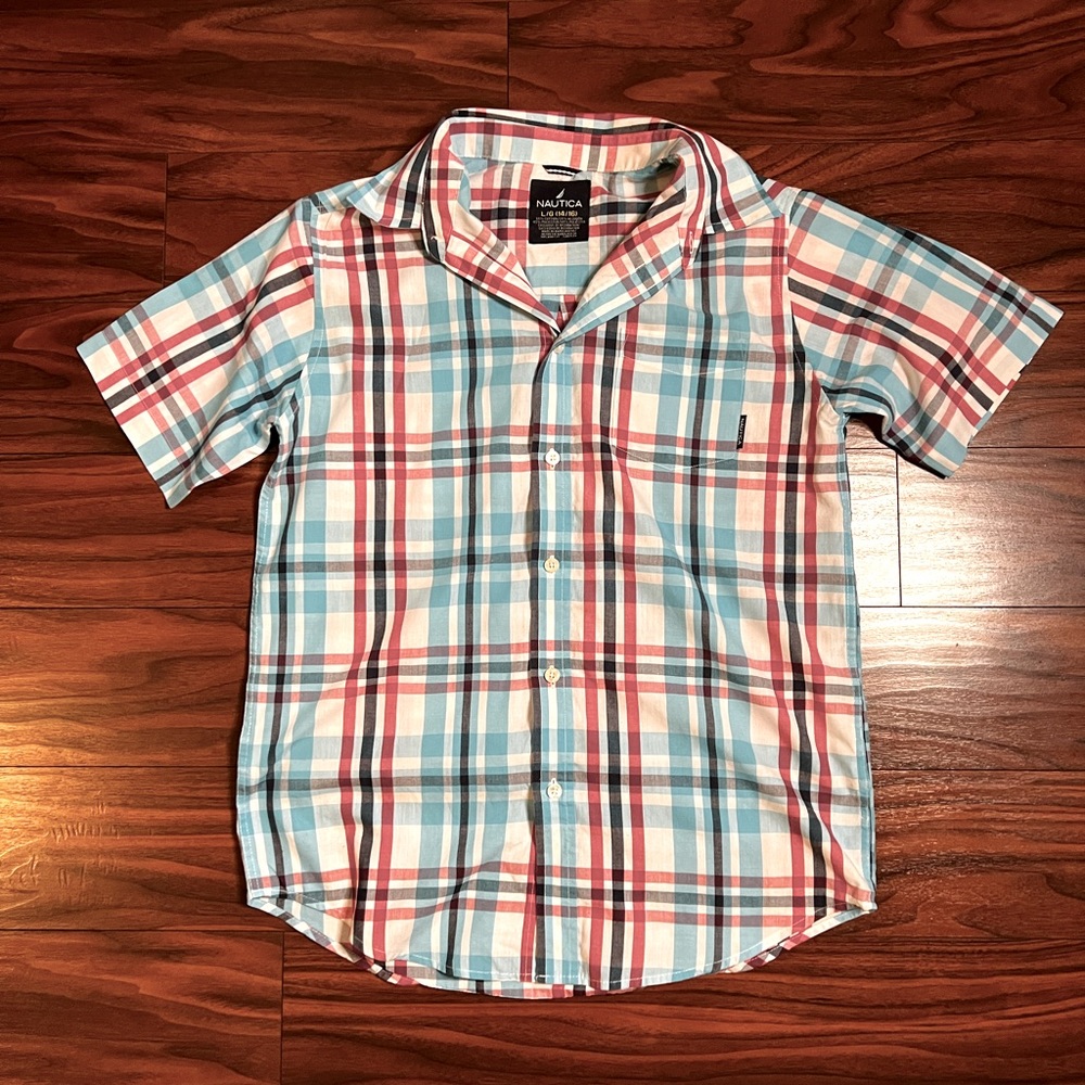 Short sleeve. Náutica Button Down Shirt